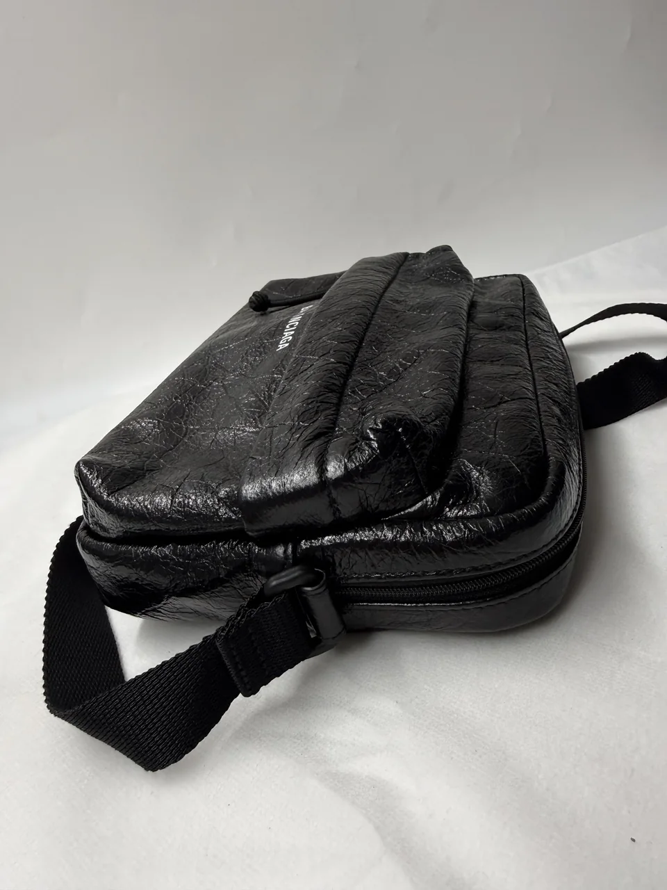 BALENCIAGA EXPLORER SHOULDER BAG (BLACK) view 4