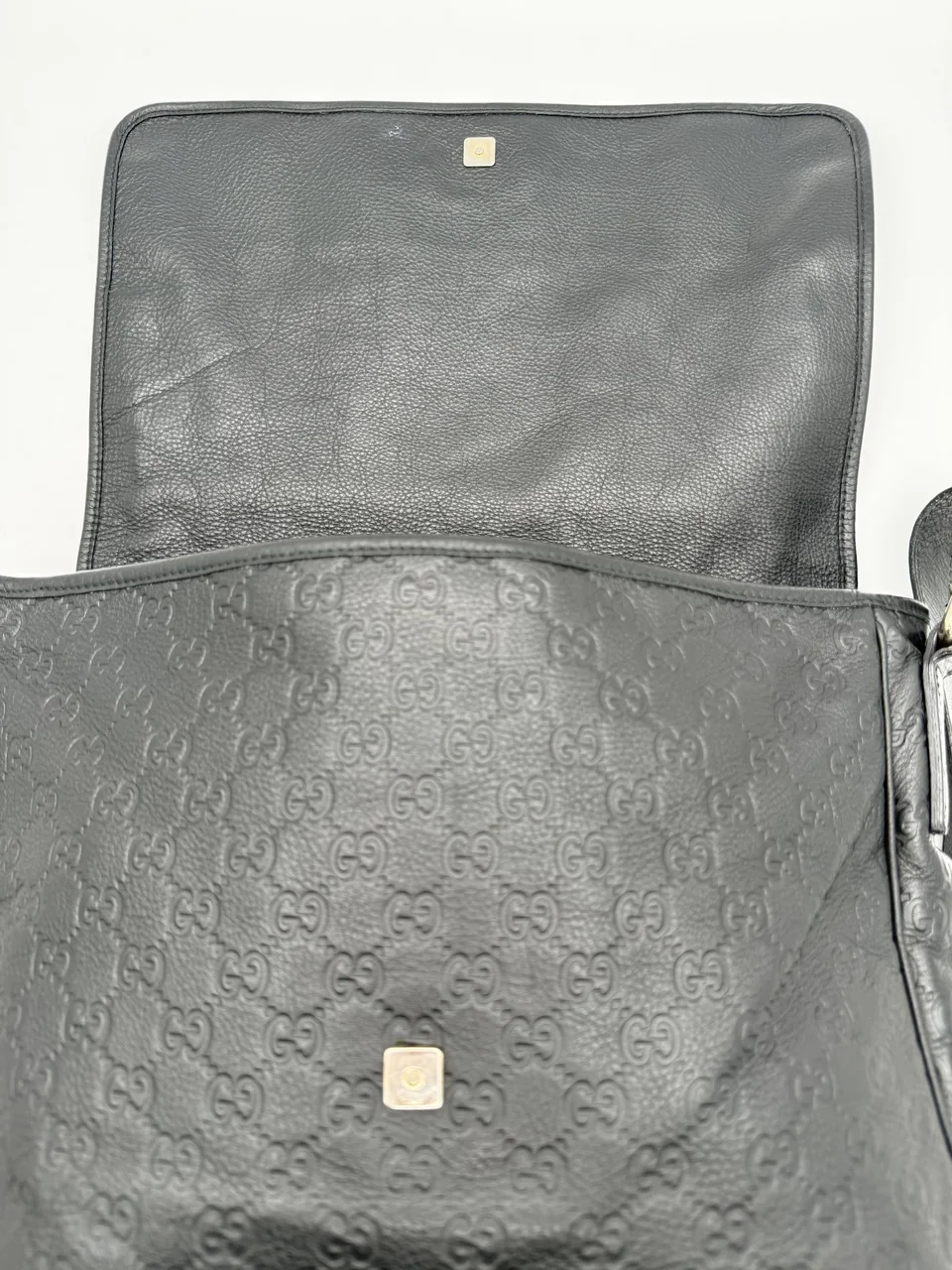 GUCCI GUCCISSIMA SHOULDER BAG (BLACK) view 11