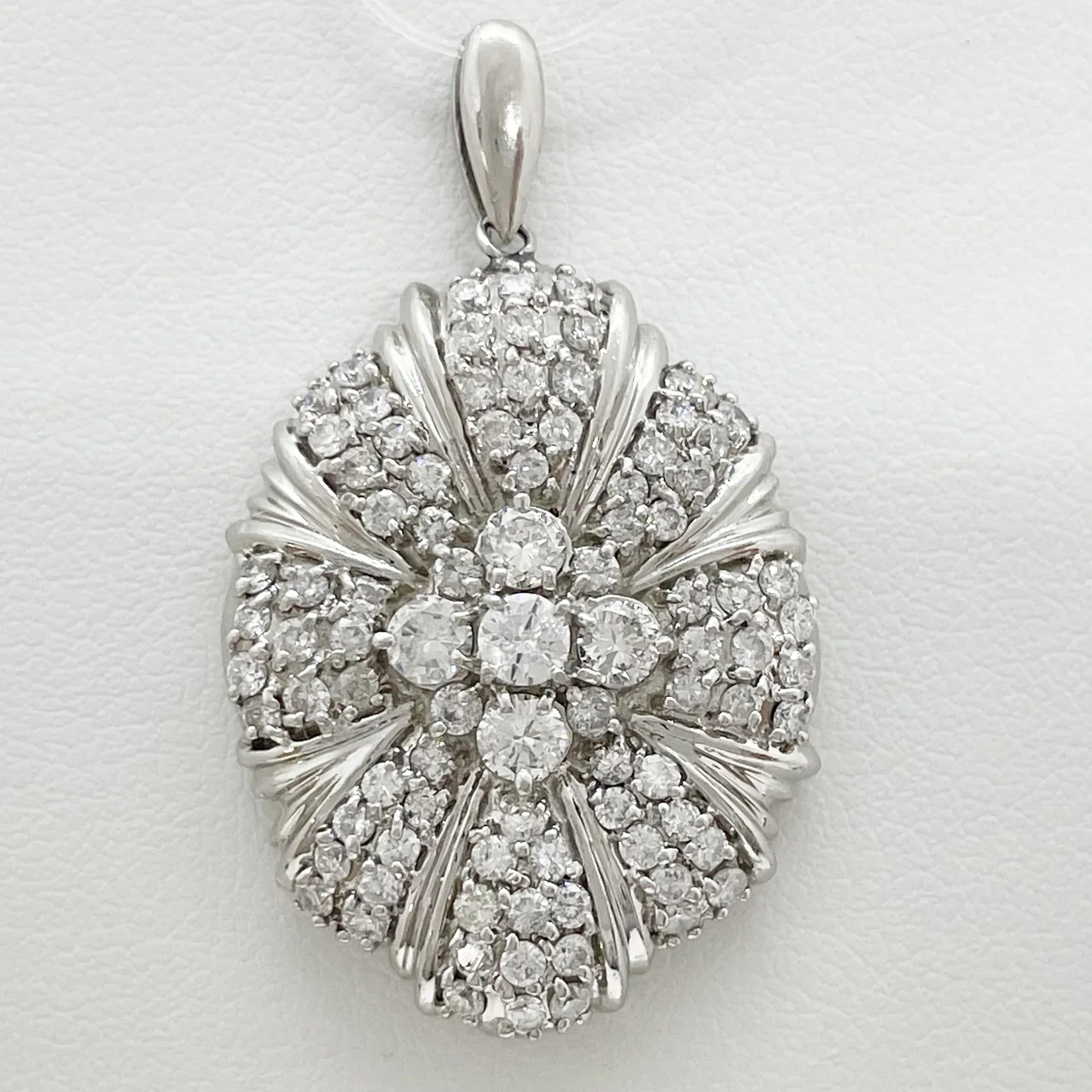 PT900 DIAMOND PENDANT D2.00CTS 10.84G