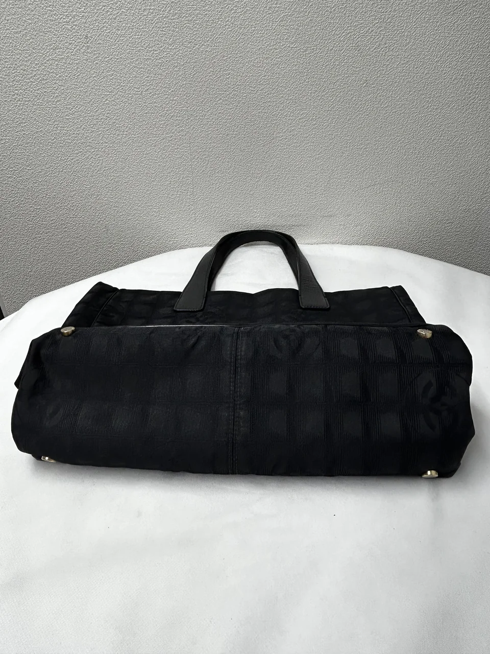 CHANEL NEW TRAVEL LINE TOTE MM (BLACK) view 3