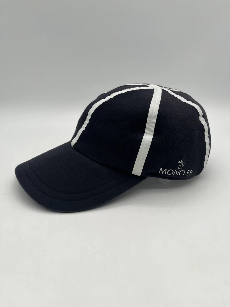 MONCLER HAT hover