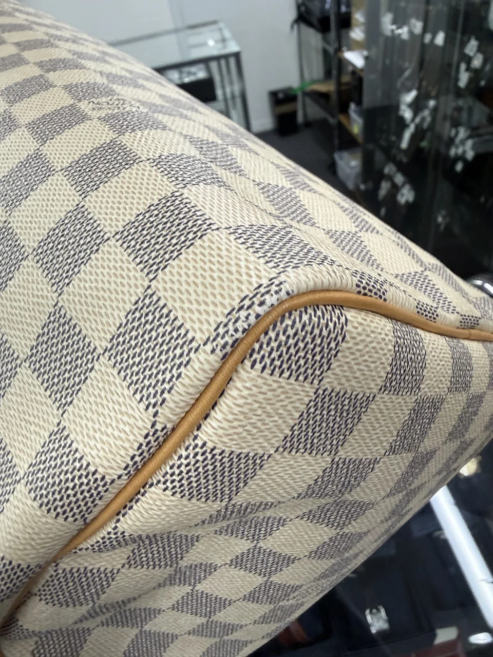LV AZURE N41369 view 6