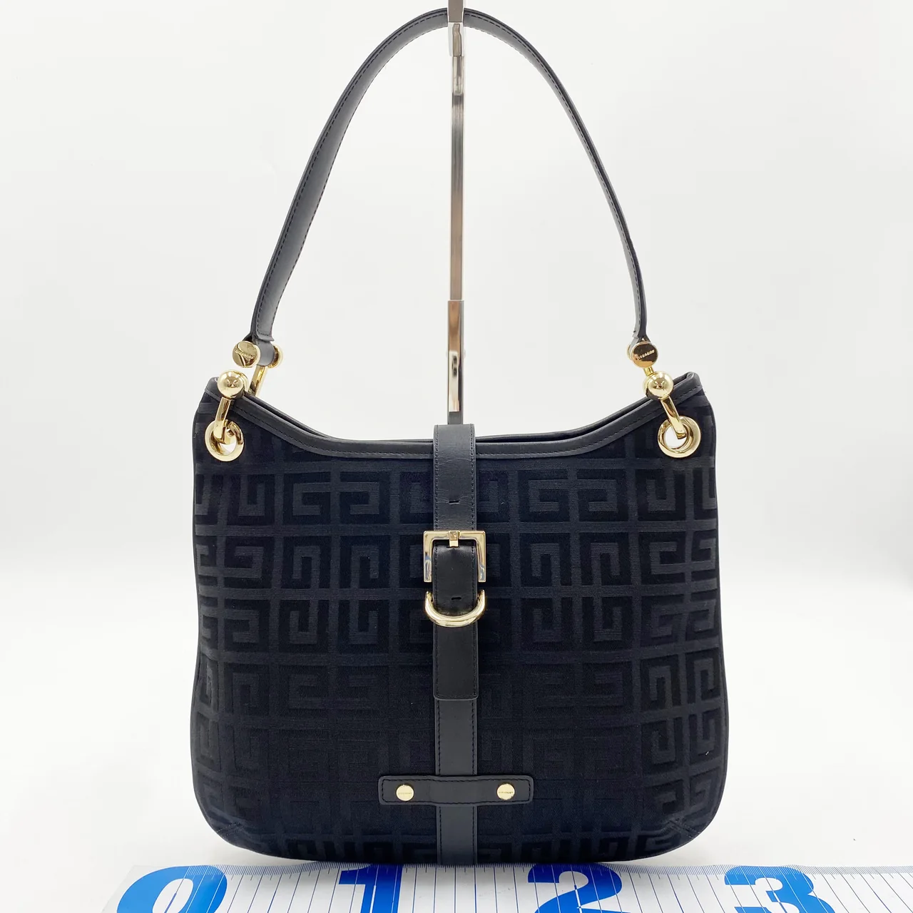 GIVENCHY HANDBAG (BLACK)
