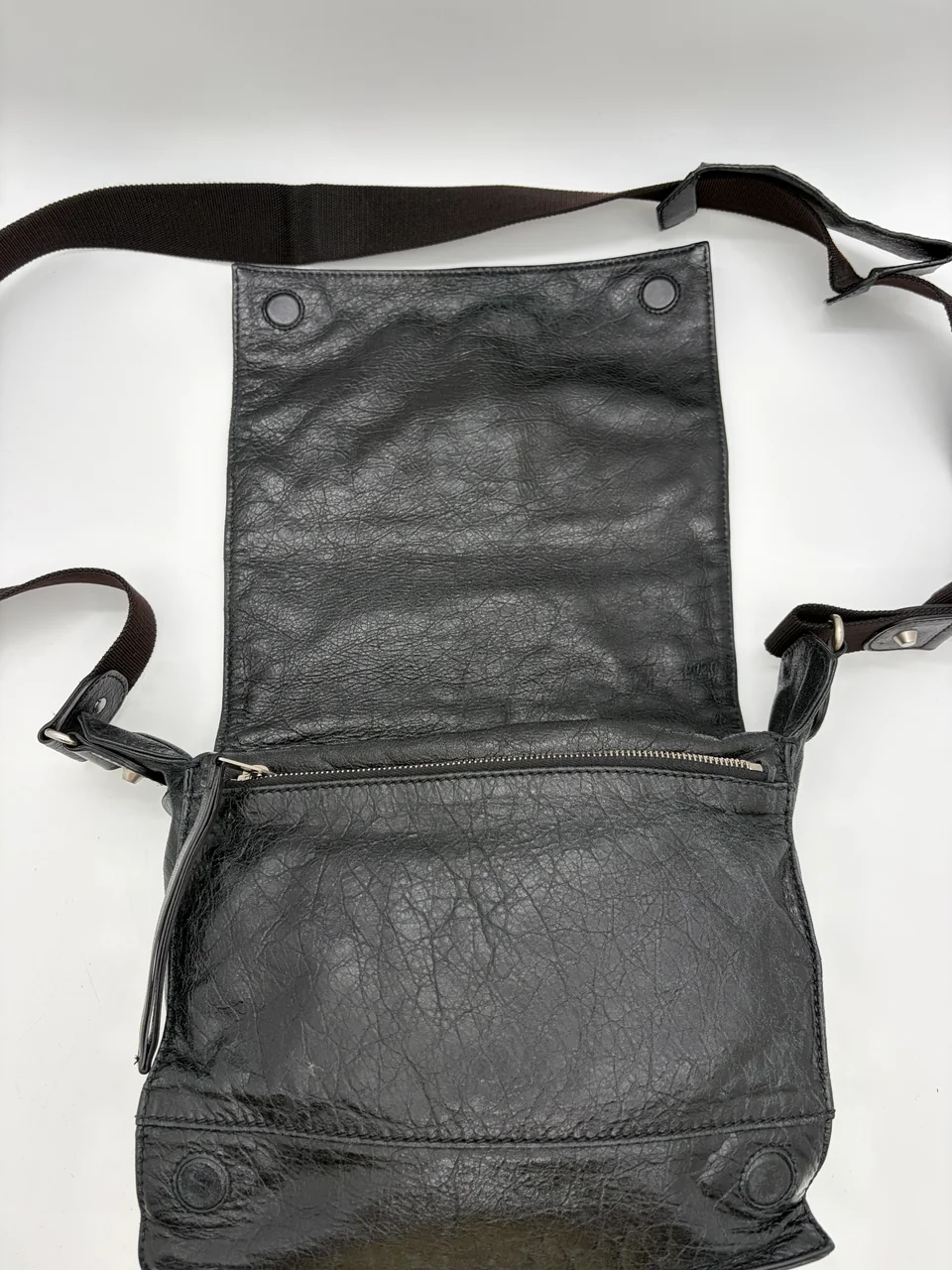 BALENCIAGA CITY SHOULDER BAG (BLACK) view 7