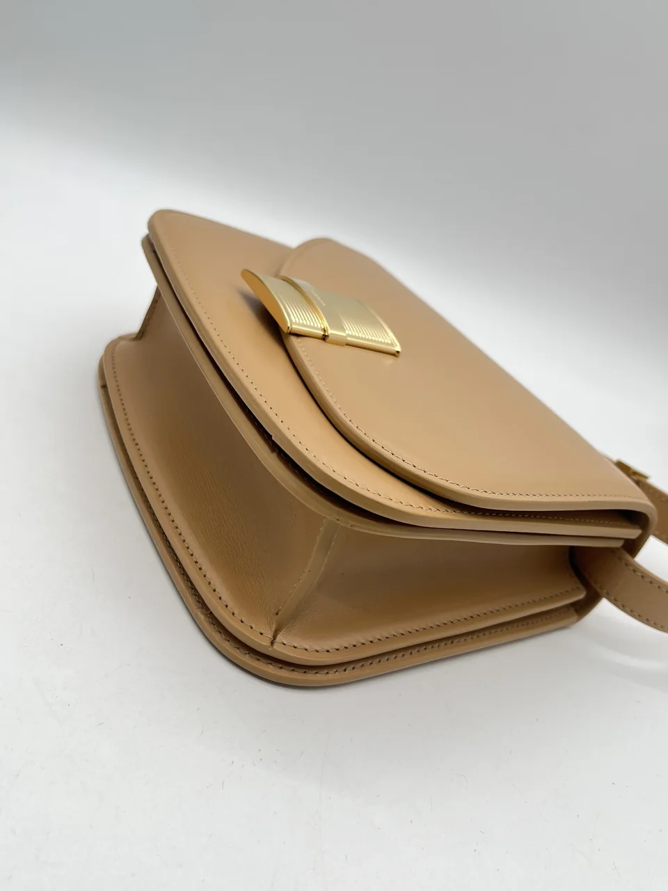 SALVATORE FERRAGAMO SHOULDER BAG (BEIGE) view 5