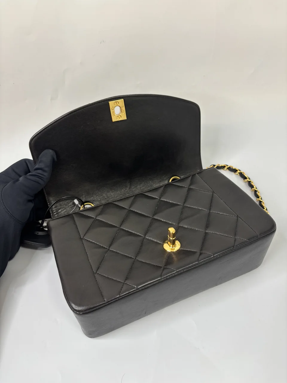 Chanel Diana 22 Matelasse Chain Shoulder Bag No. 4 view 7
