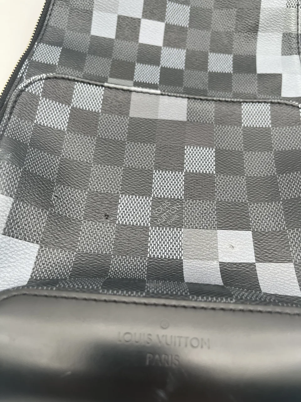 LV DAMIER GRAPHITE PIXEL AVENUE view 12