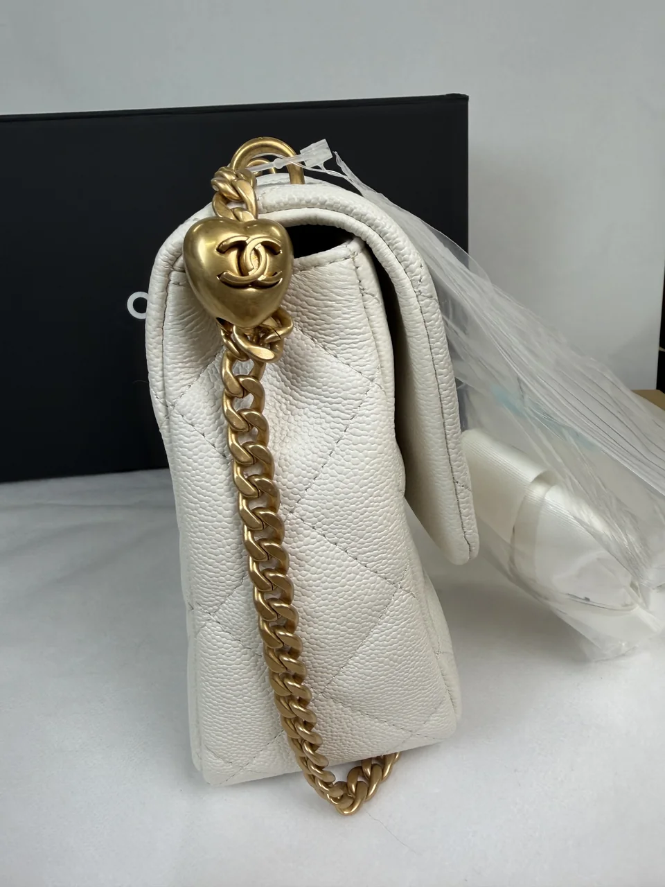CHANEL CAVIAR MATELASSE CHAIN SHOULDER BAG (WHITE) view 4