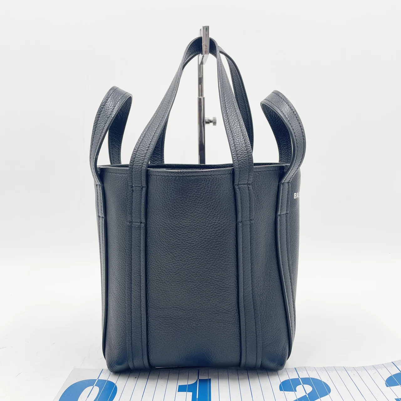 BALENCIAGA EVERYDAY XS view 3