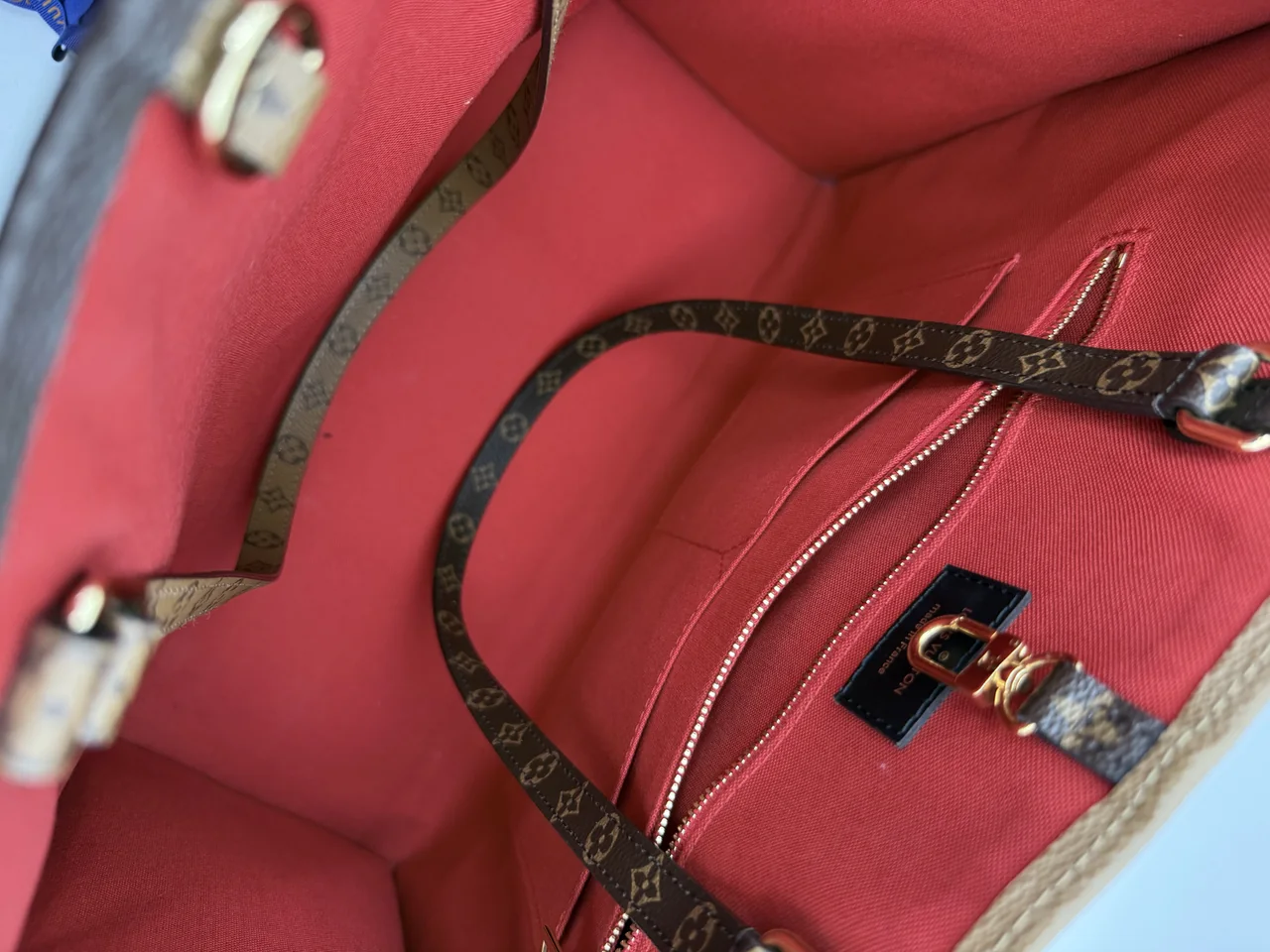 LOUIS VUITTON ON THE GO GM view 12
