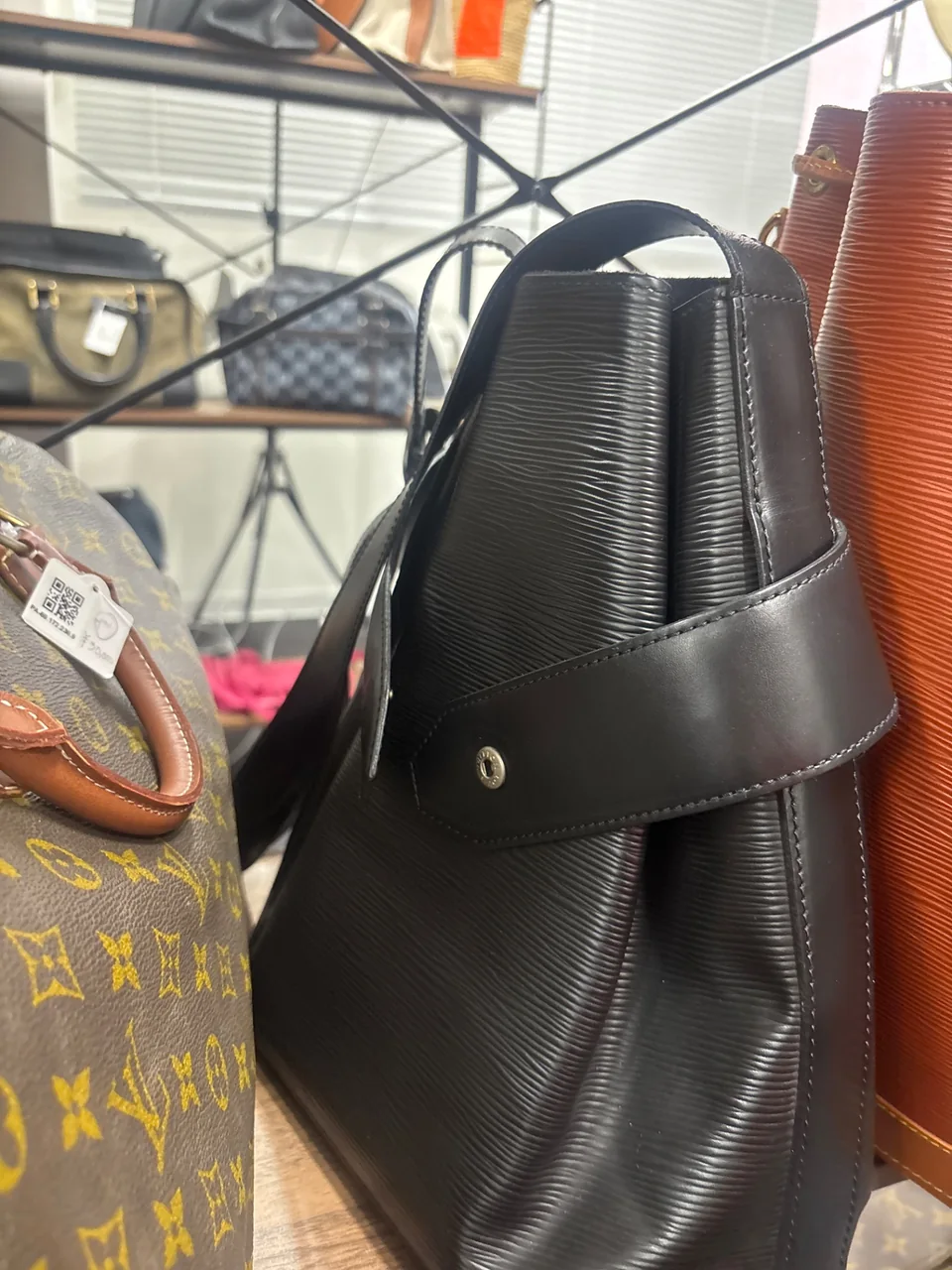 LV EPI SAC DE PAUL PM (BLACK) photo 4