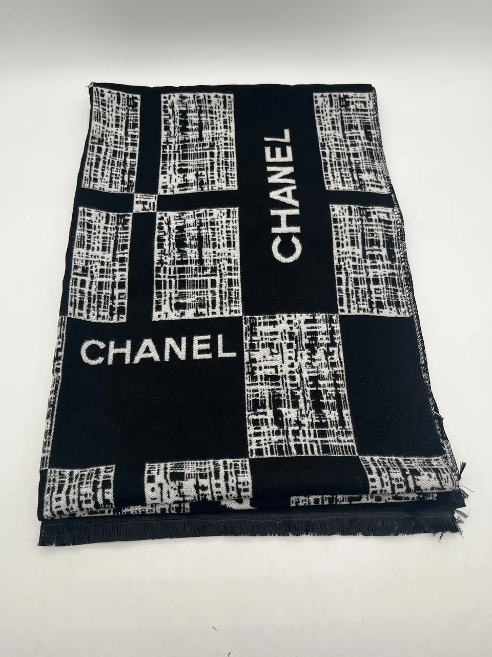 CHANEL MUFFLER (BLACK)