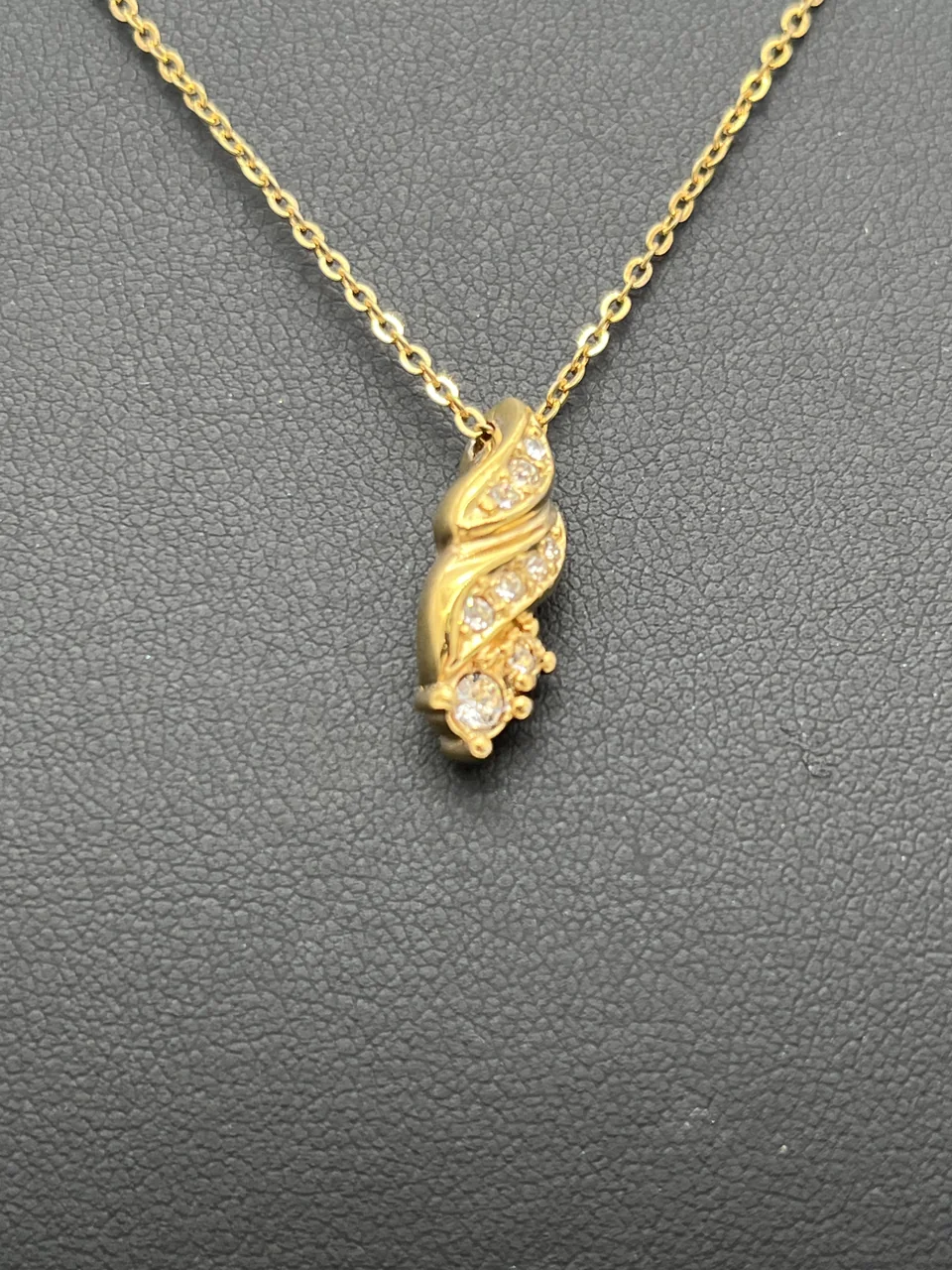 DIOR NECKLACE hover