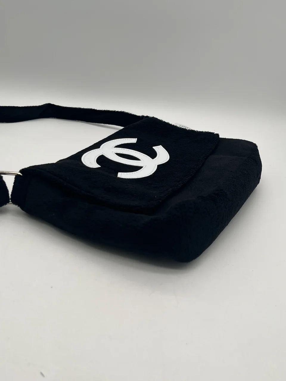 CHANEL SHOULDER BAG view 3