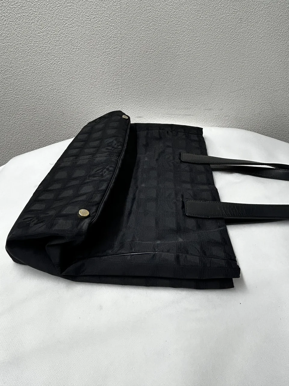 CHANEL NEW TRAVEL LINE TOTE MM (BLACK) view 5