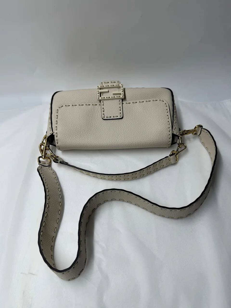 FENDI MAMMA BAGUETTE TWO-WAY SHOULDER BAG (BEIGE) view 7