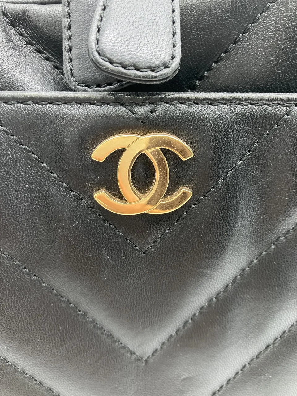 CHANEL V-STITCH CHAIN SHOULDER BAG view 13