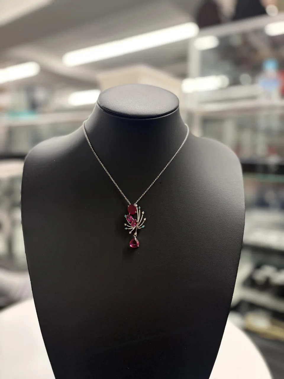 K18 WG TOURMALINE NECKLACE