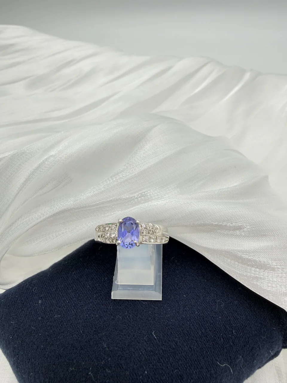 PT900 TANZANITE RING TZ0.91CT FD0.15CT 4.4G