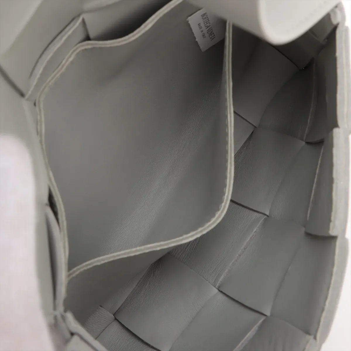 BOTTEGA VENETA MAXI INTRECCIATO CASSETTE (GRAY) view 8