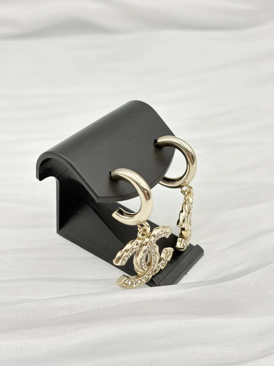 CHANEL EARRINGS view 4