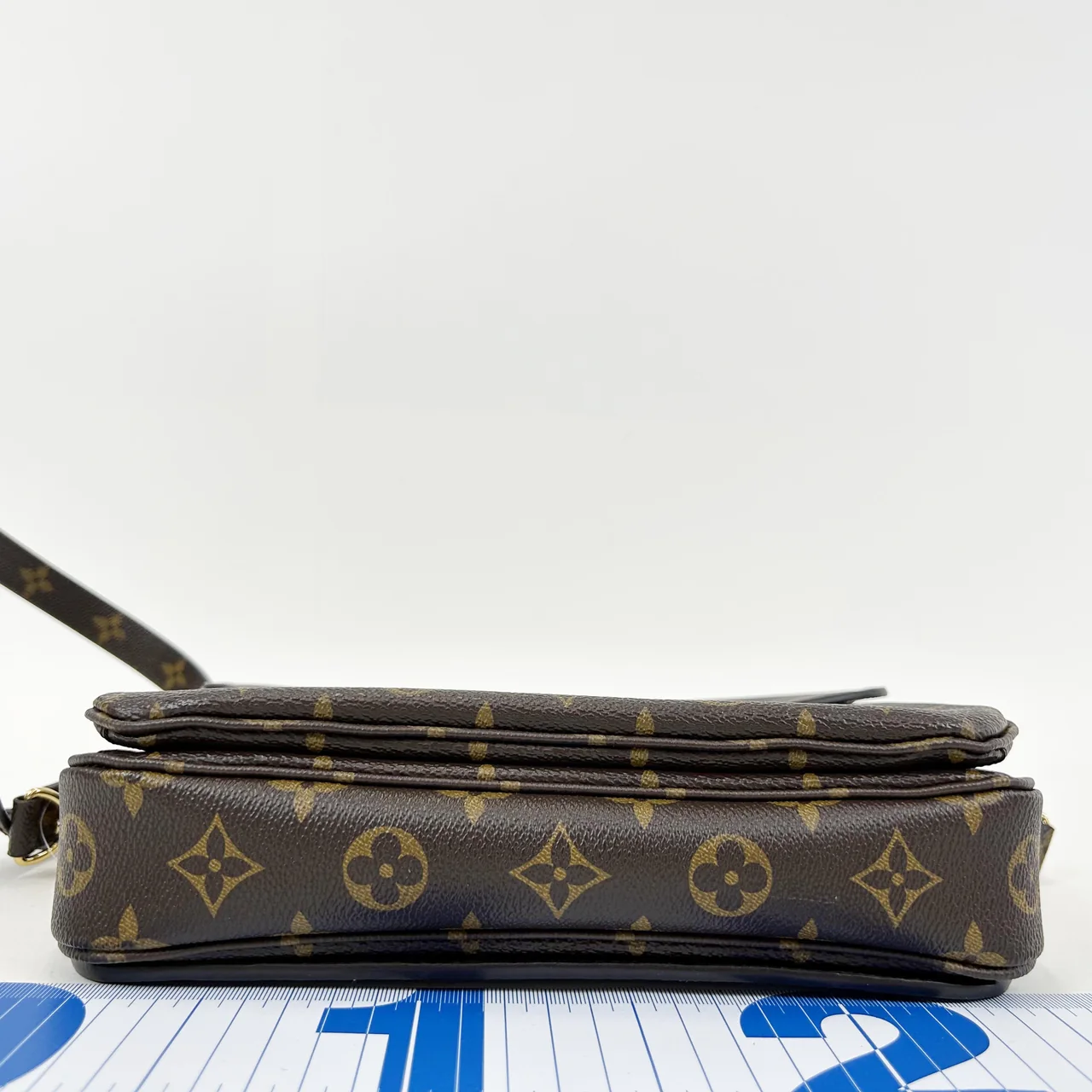 LV MONOGRAM POCHETTE METIS MM view 3