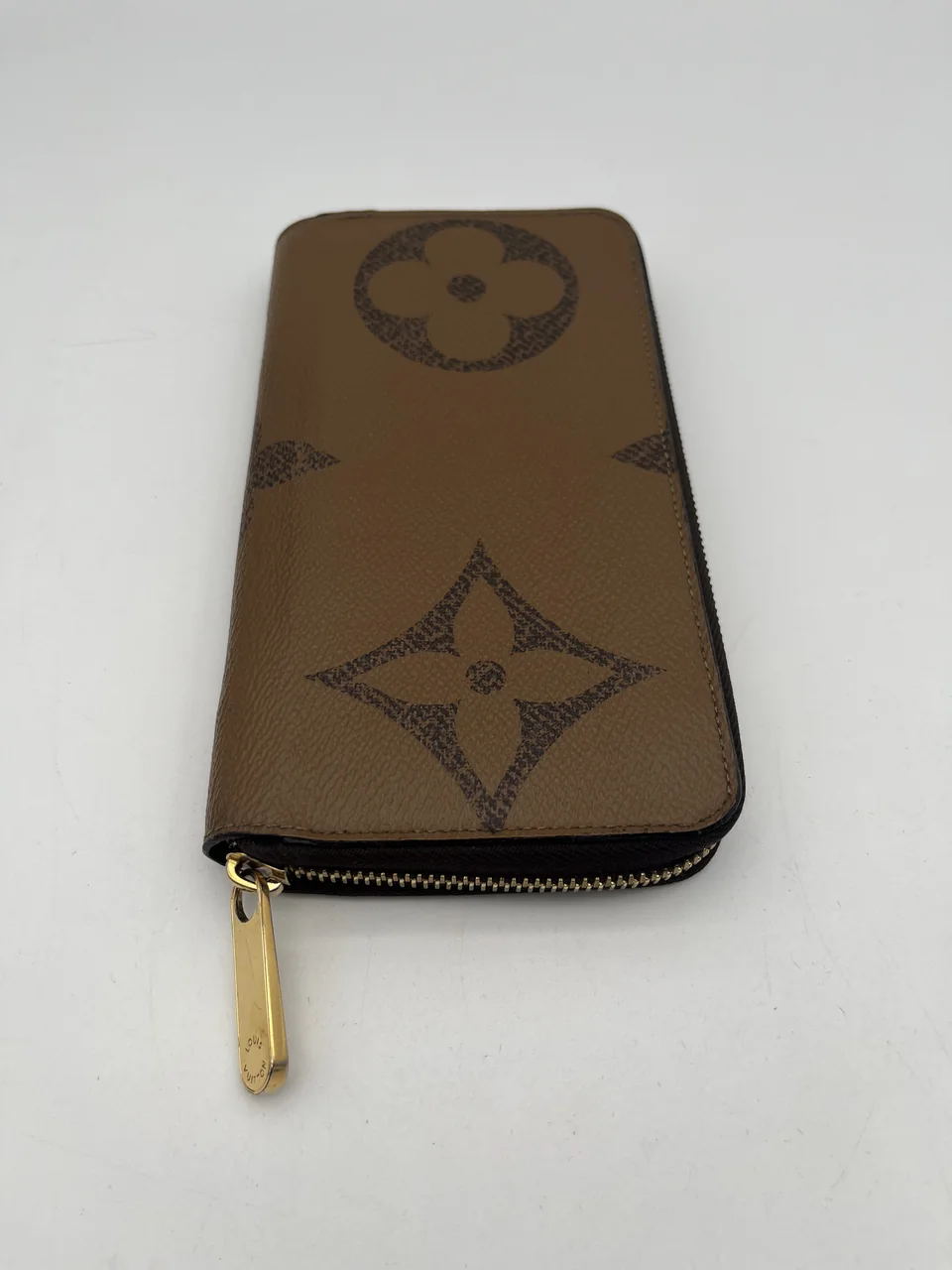 LV JEANT REVERSE ZIPPY WALLET view 12