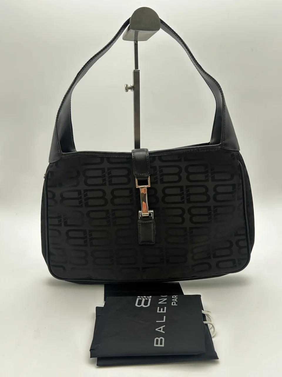 BALENCIAGA NYLON HANDBAG (BLACK) view 3
