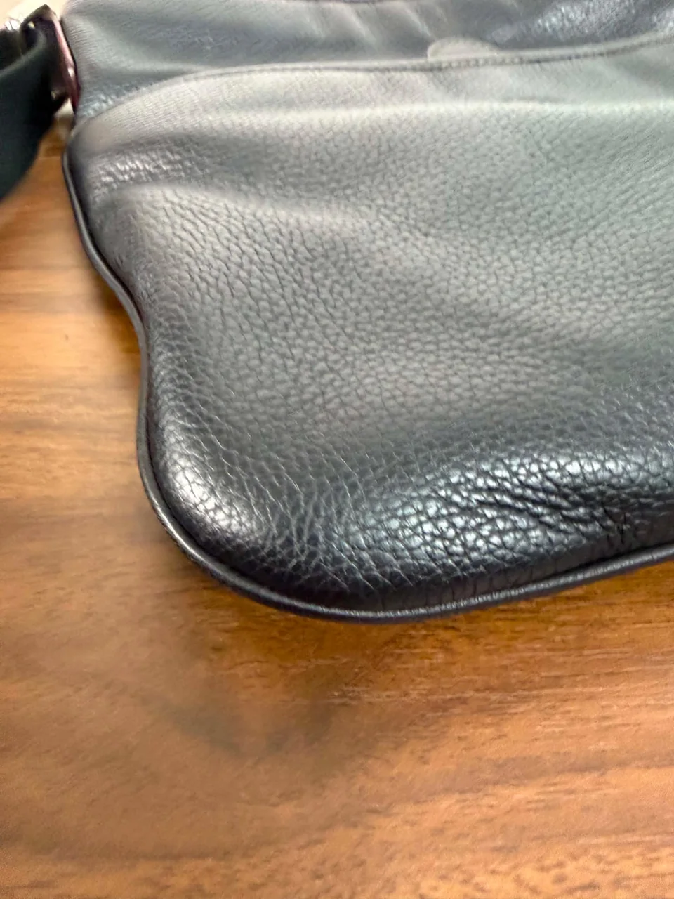 LOEWE ANAGRAM MESSENGER BAG (BLACK) view 5