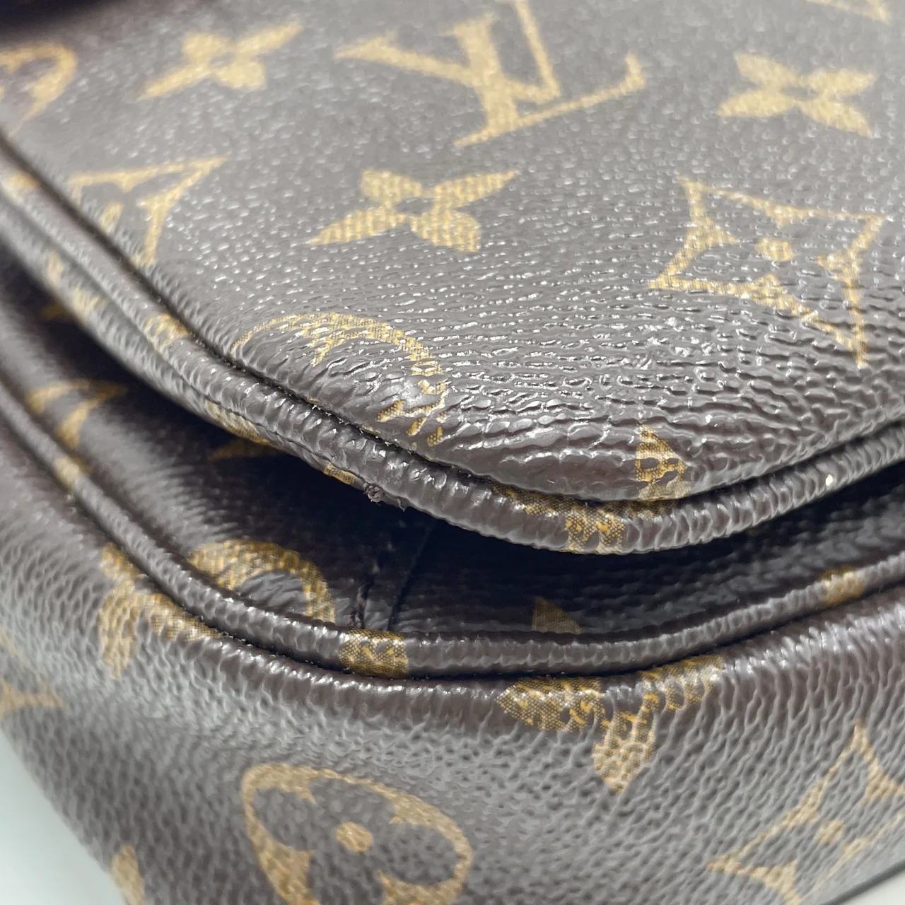 LV MONOGRAM POCHETTE METIS MM view 4
