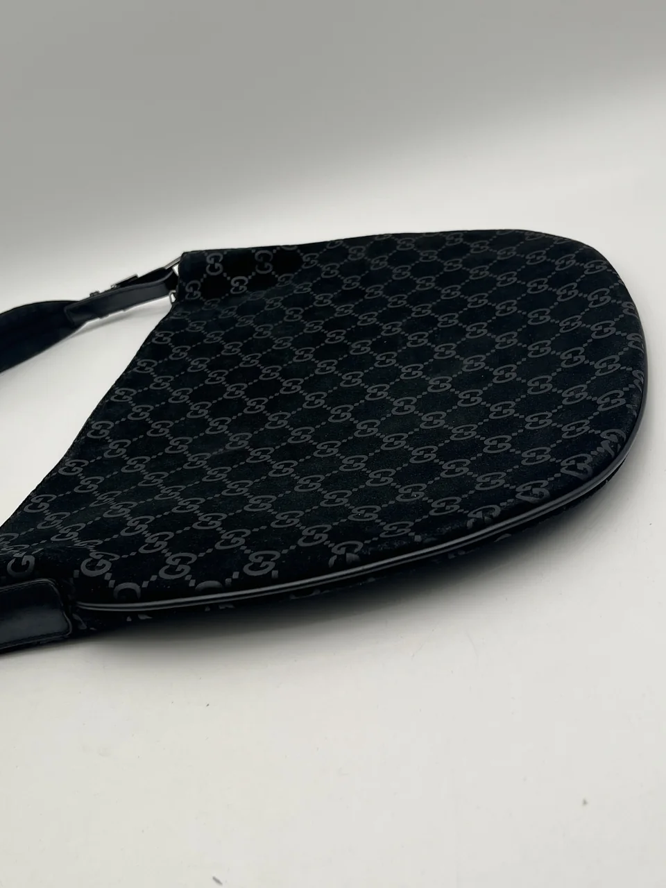 GUCCI CANVAS SHOULDER BAG (BLACK) view 4