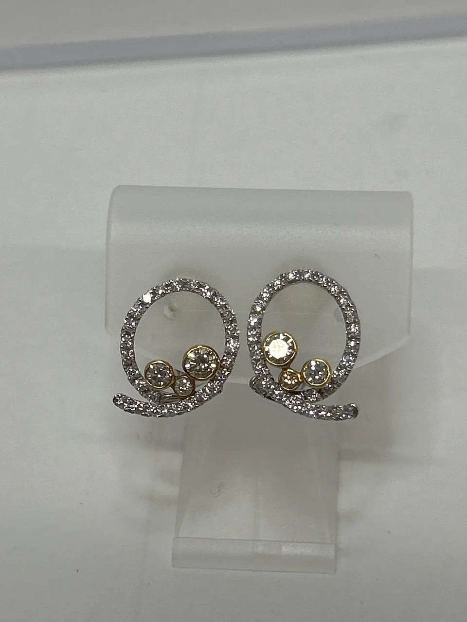 K18WG/WGK14 DIAMOND EARRINGS FD0.58/0.79CT 5.6G