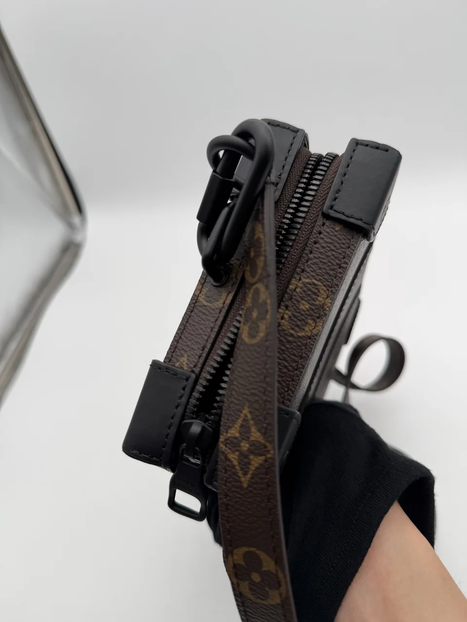 LV MONOGRAM/TAIGA SOFT TRUNK WALLET view 4