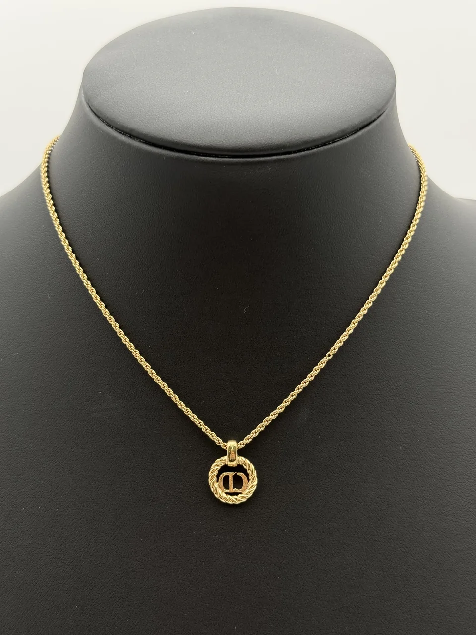 DIOR NECKLACE view 3