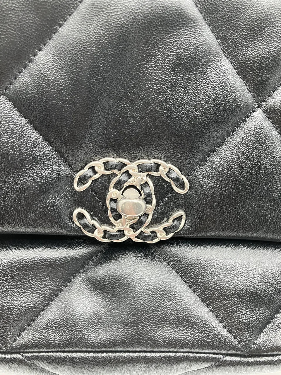CHANEL LAMB SKIN DIXNEUF view 11