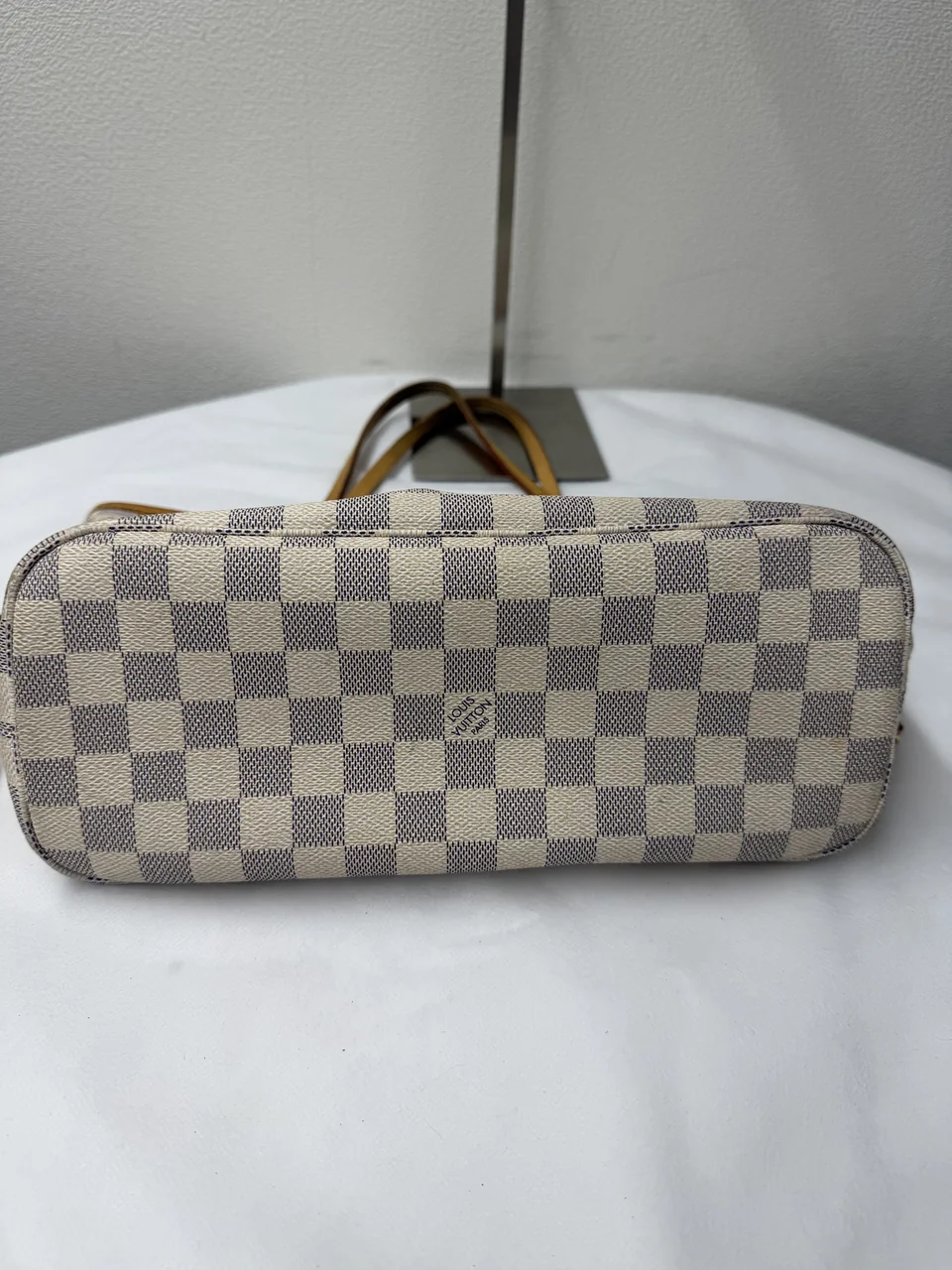 LV AZURE NEVERFULL PM hover