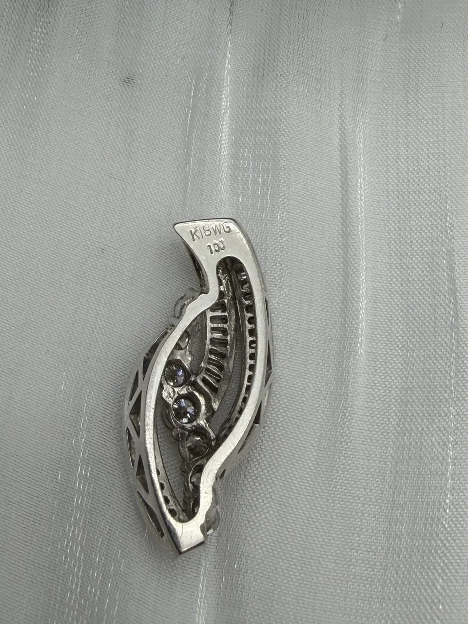 K18WG DIAMOND PENDANT FD1.00CT 3.86G view 3