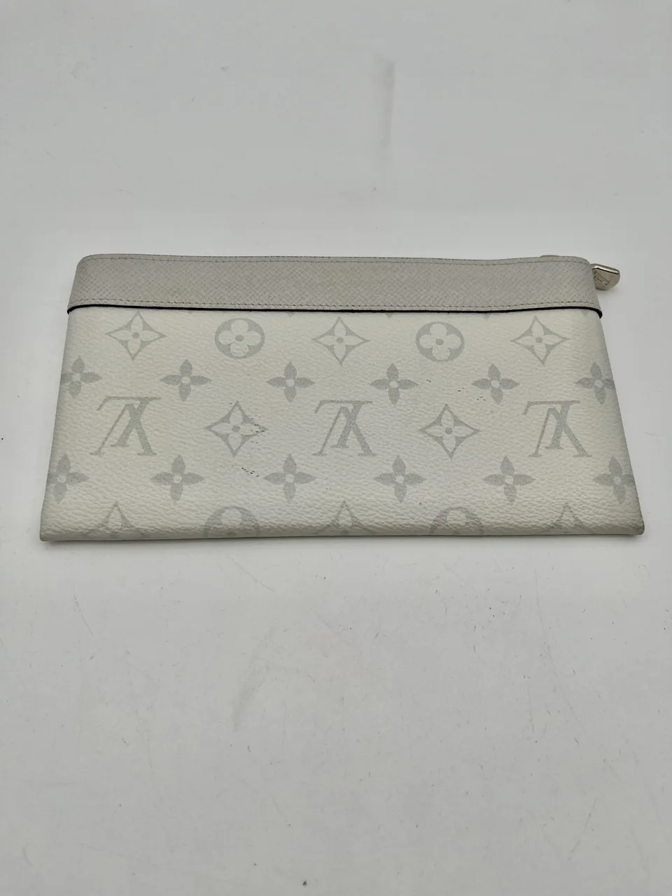 LOUIS VUITTON POUCH view 3