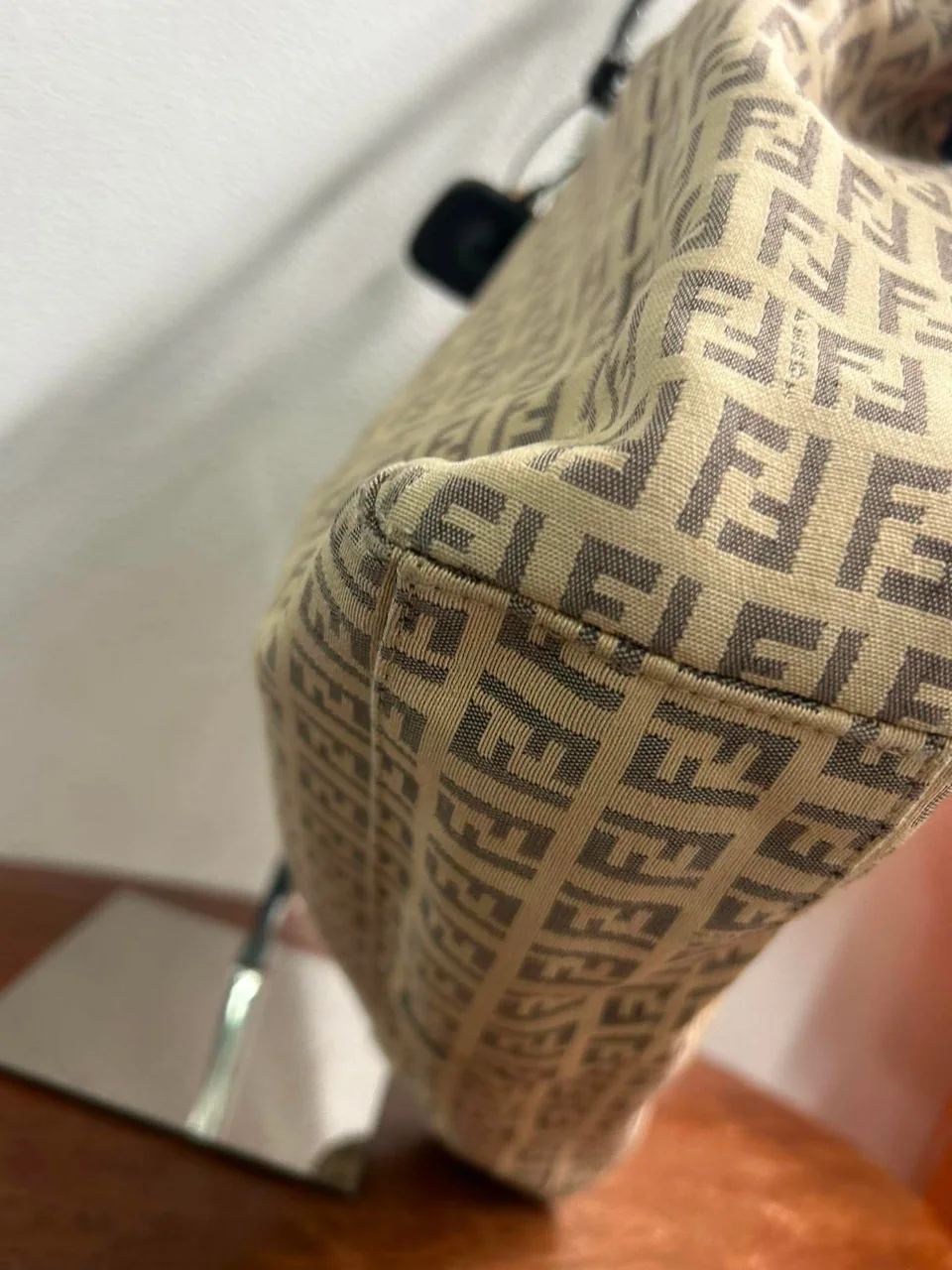 FENDI ZUCCHINO HANDBAG (BEIGE) view 3