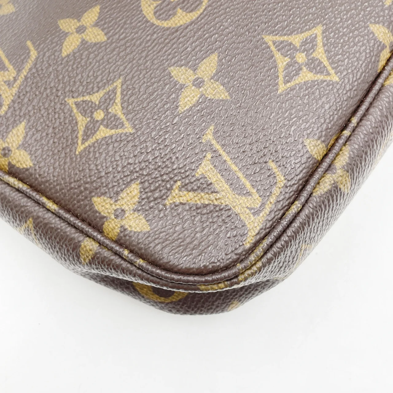 LV MONOGRAM POCHETTE ACCESSOIRE view 5