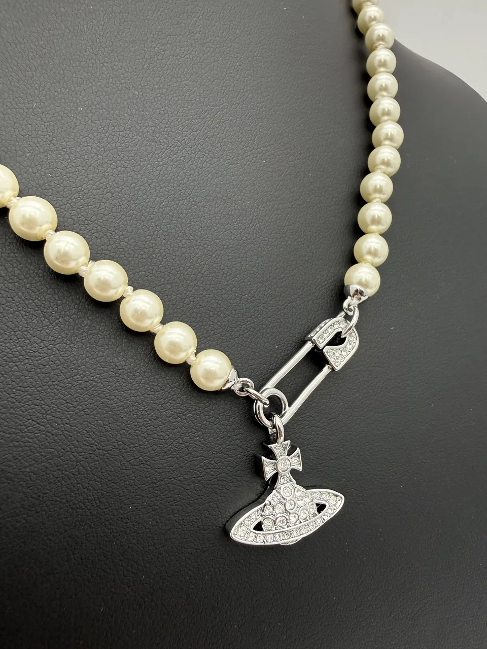 VIVIENNE WESTWOOD NECKLACE view 3