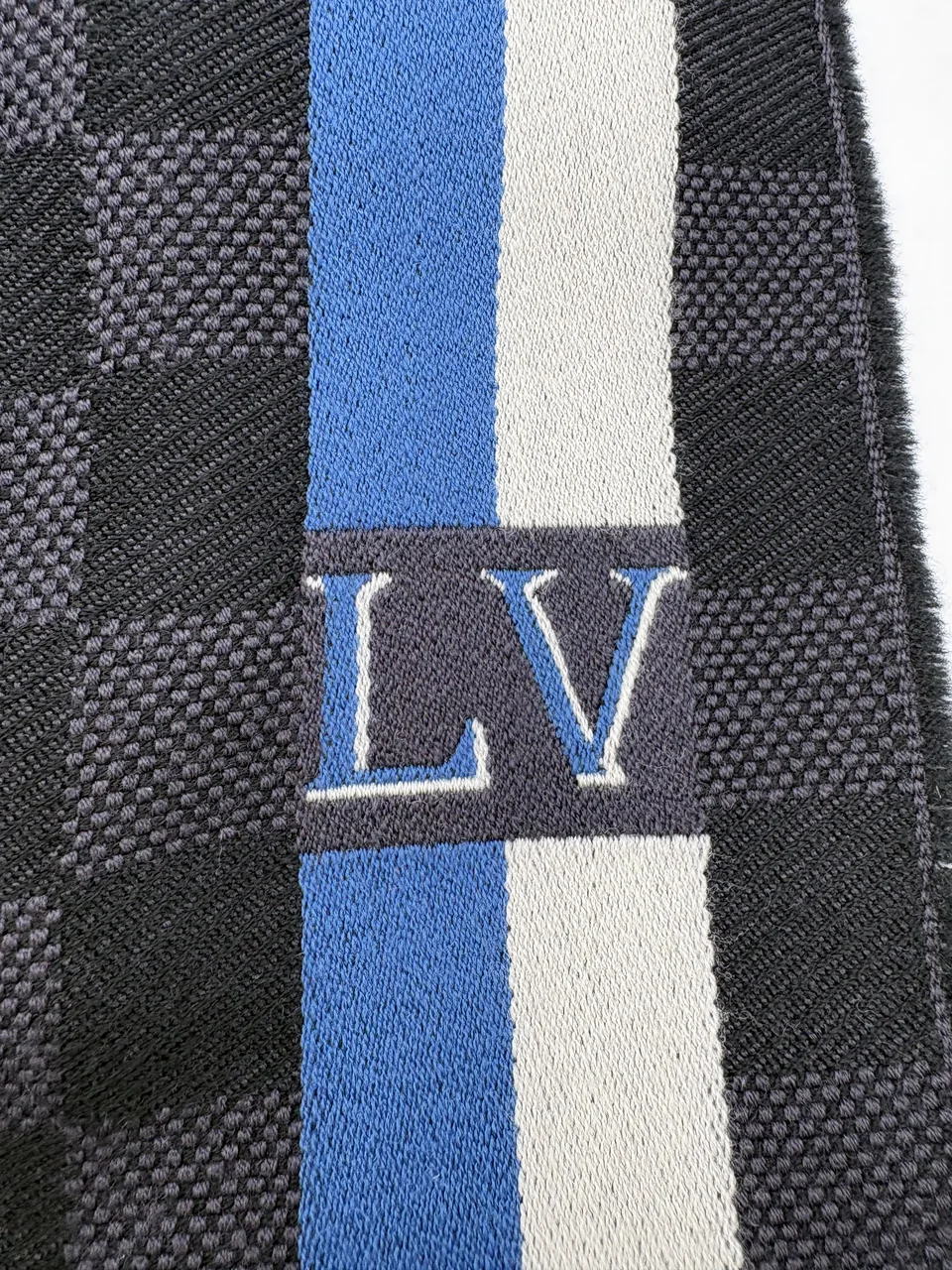 LV ECHARPE MESSAGE view 7