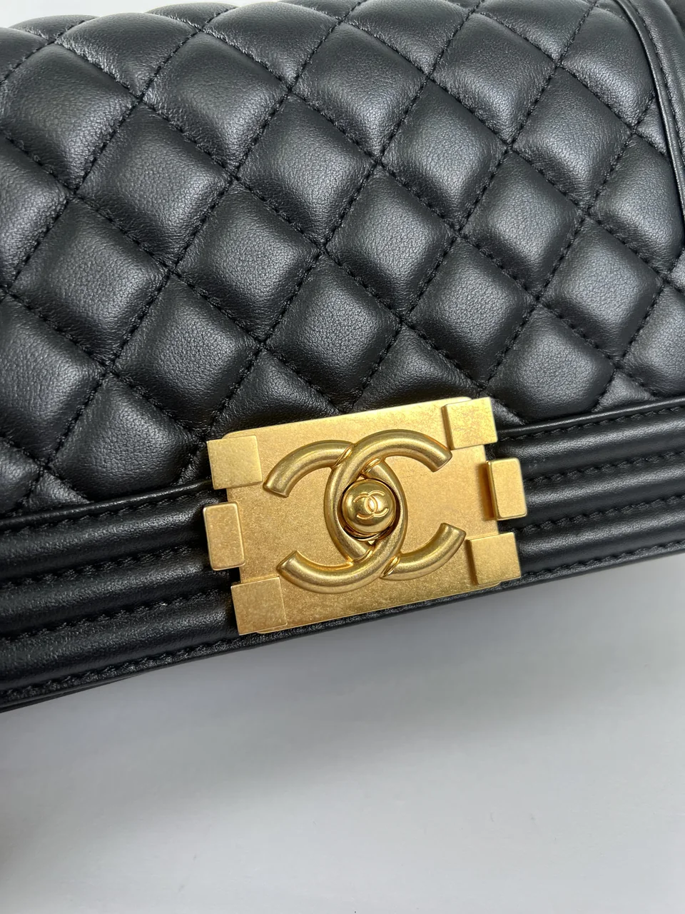 CHANEL LAMB SKIN LE BOY 20 view 14