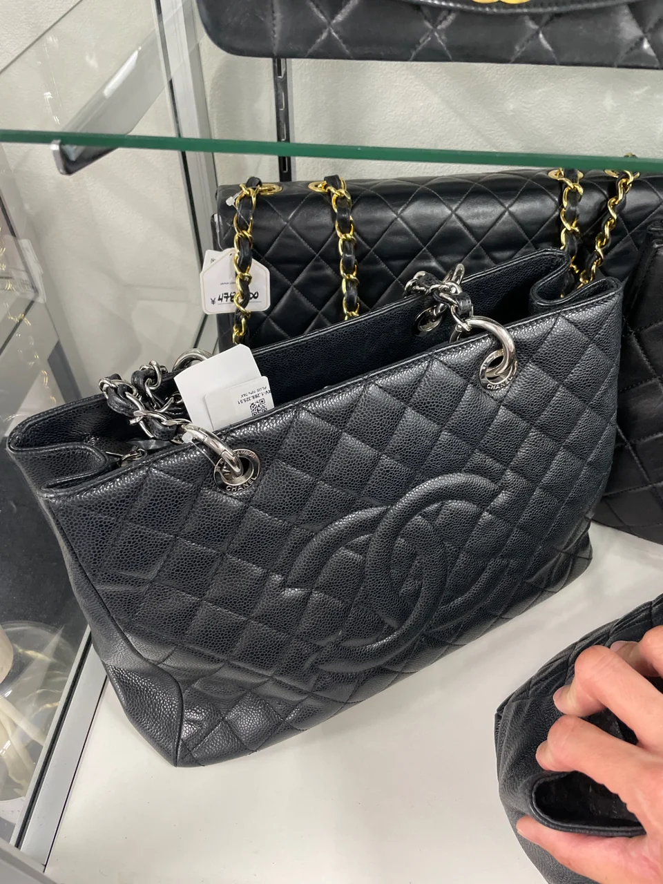 CHANEL CAVIAR GST (18 SERIAL CODE)