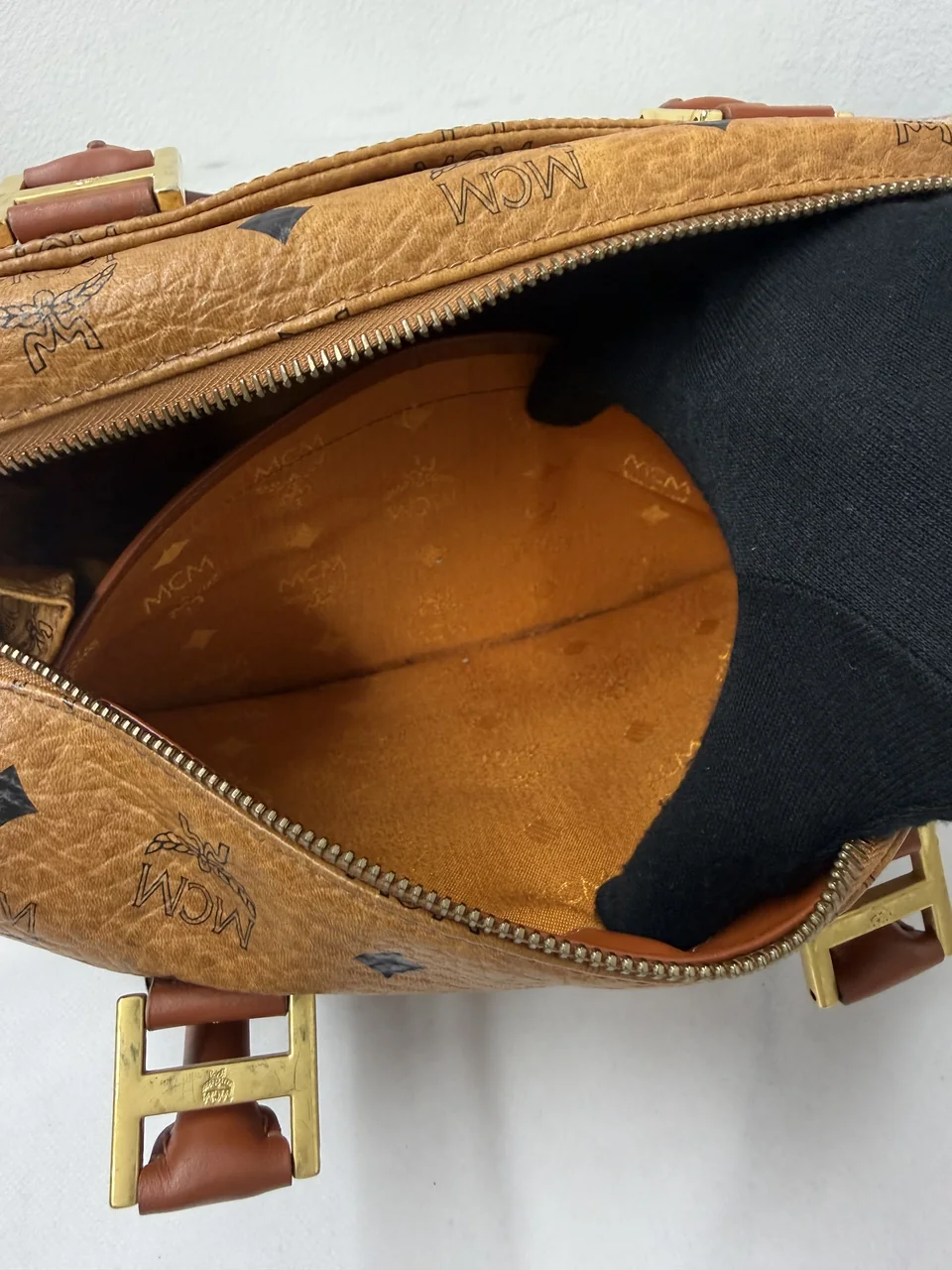 MCM TWO-WAY BAG (CAMEL) view 10