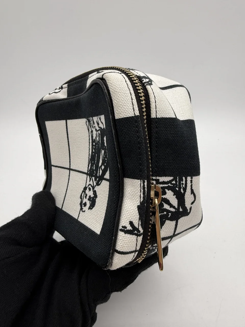 CHANEL VANITY POUCH view 4
