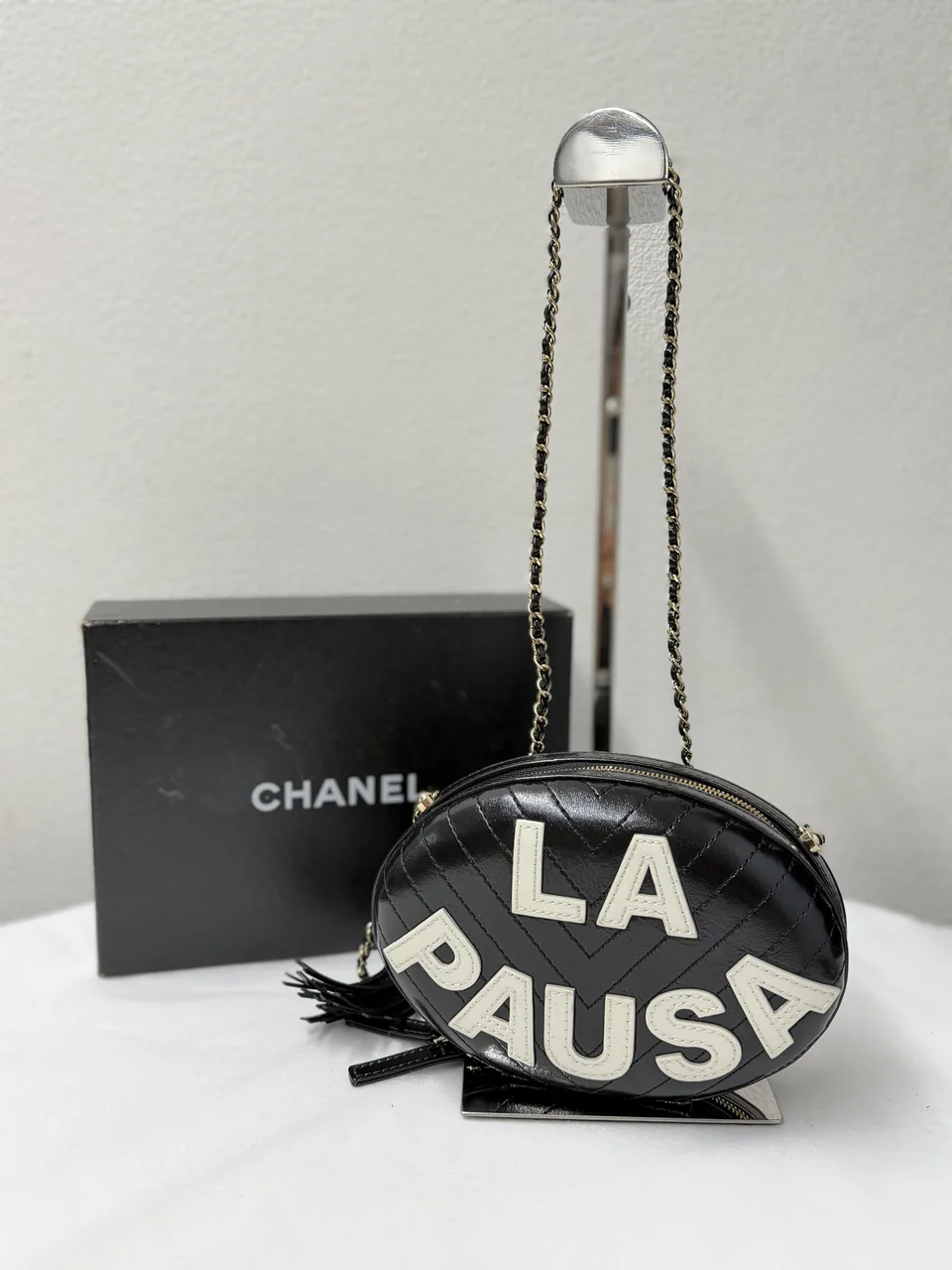 CHANEL LA PAUSA CHAIN SHOULDER BAG (26 SERIAL CODE)