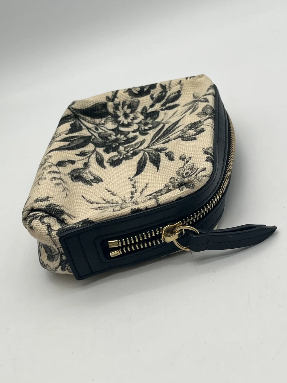 GUCCI RIBBON POUCH view 5