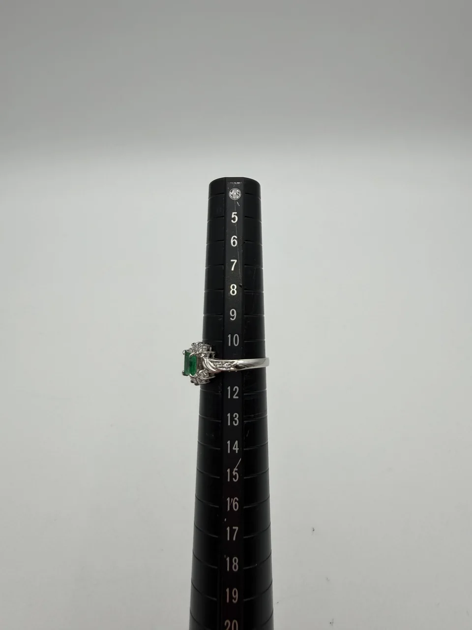 PT900 EMERALD RING E0.41CT FD0.166CT 4.2G view 3