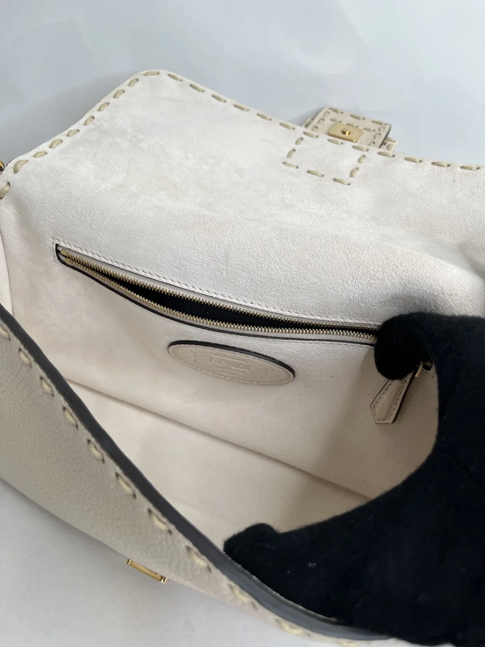 FENDI MAMMA BAGUETTE TWO-WAY SHOULDER BAG (BEIGE) view 7